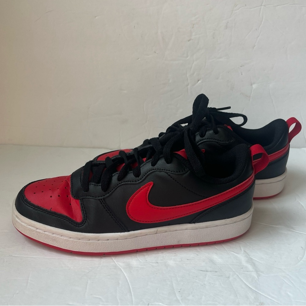 Low dunk Nike shoes Black Red 5.5 Y Boys (Women’s 7)